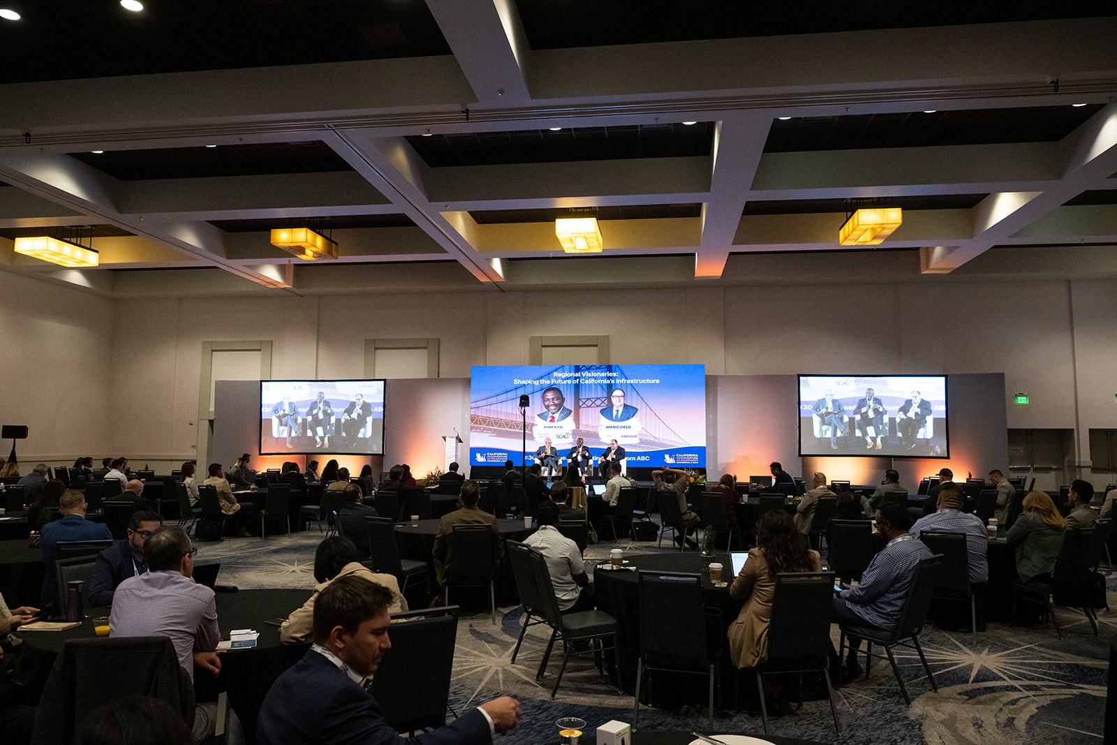 A full ballroom during a main stage session